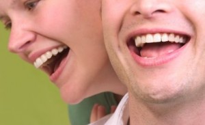 schöne, glänzende Zähne in der Zahnklinik Ungarn, Mosonmagyarovar